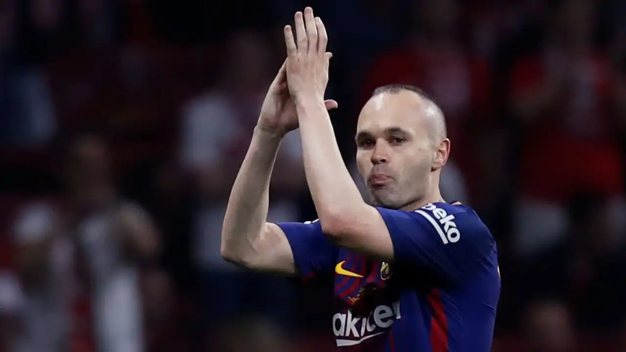 Andrés Iniesta se aposenta e prepara anúncio de nova etapa no futebol